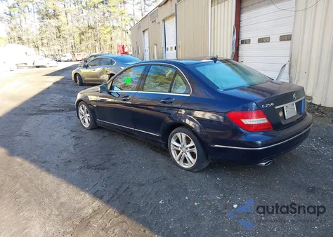 2012 Mercedes-Benz C 250 Luxury из США, поврежденный, VIN WDDGF4HB6CA610080